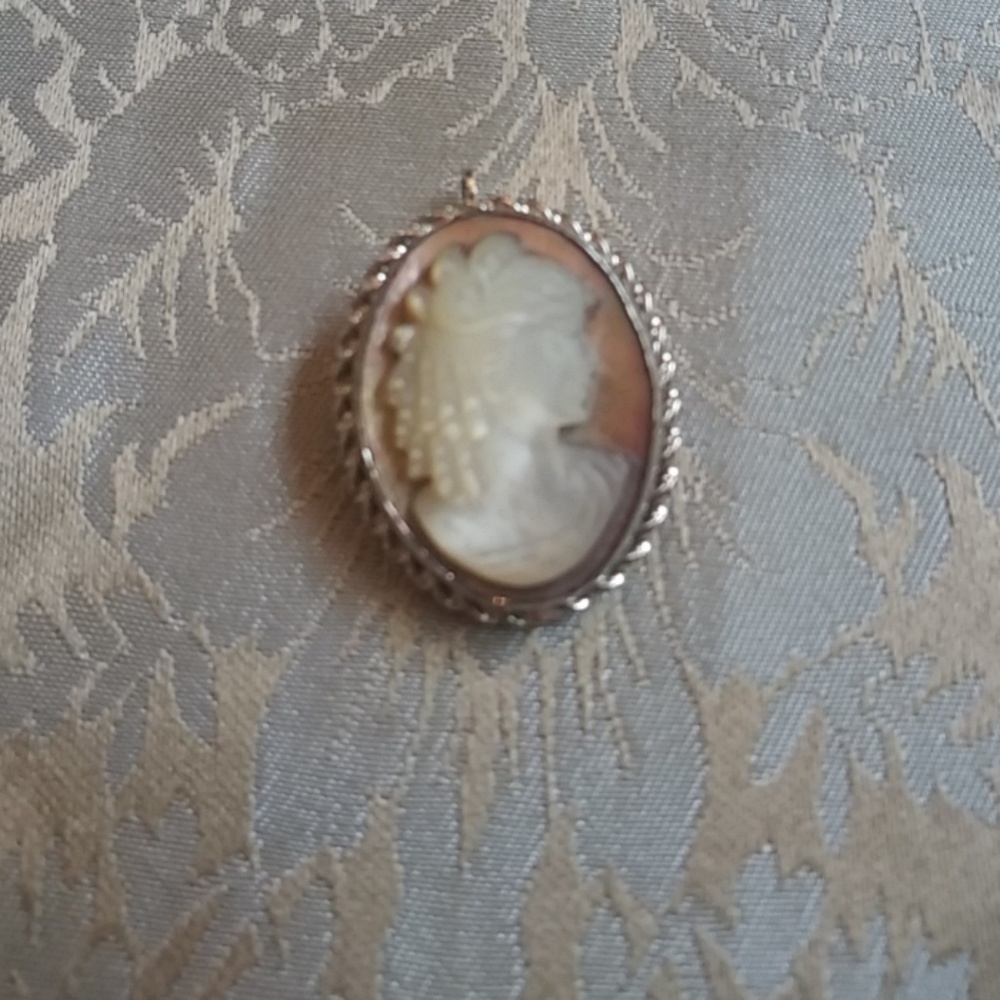 Sterling silver pendant/ brooche